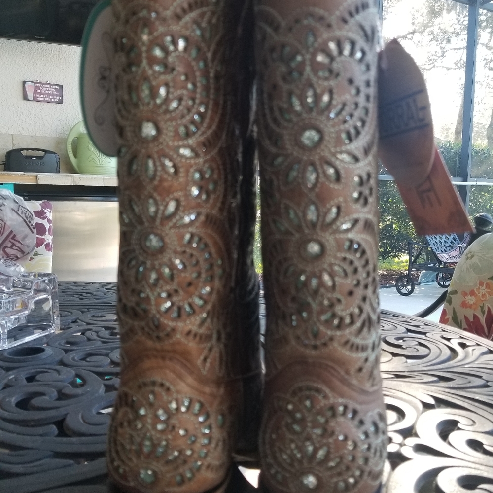 Boots - Picture 6 of 10